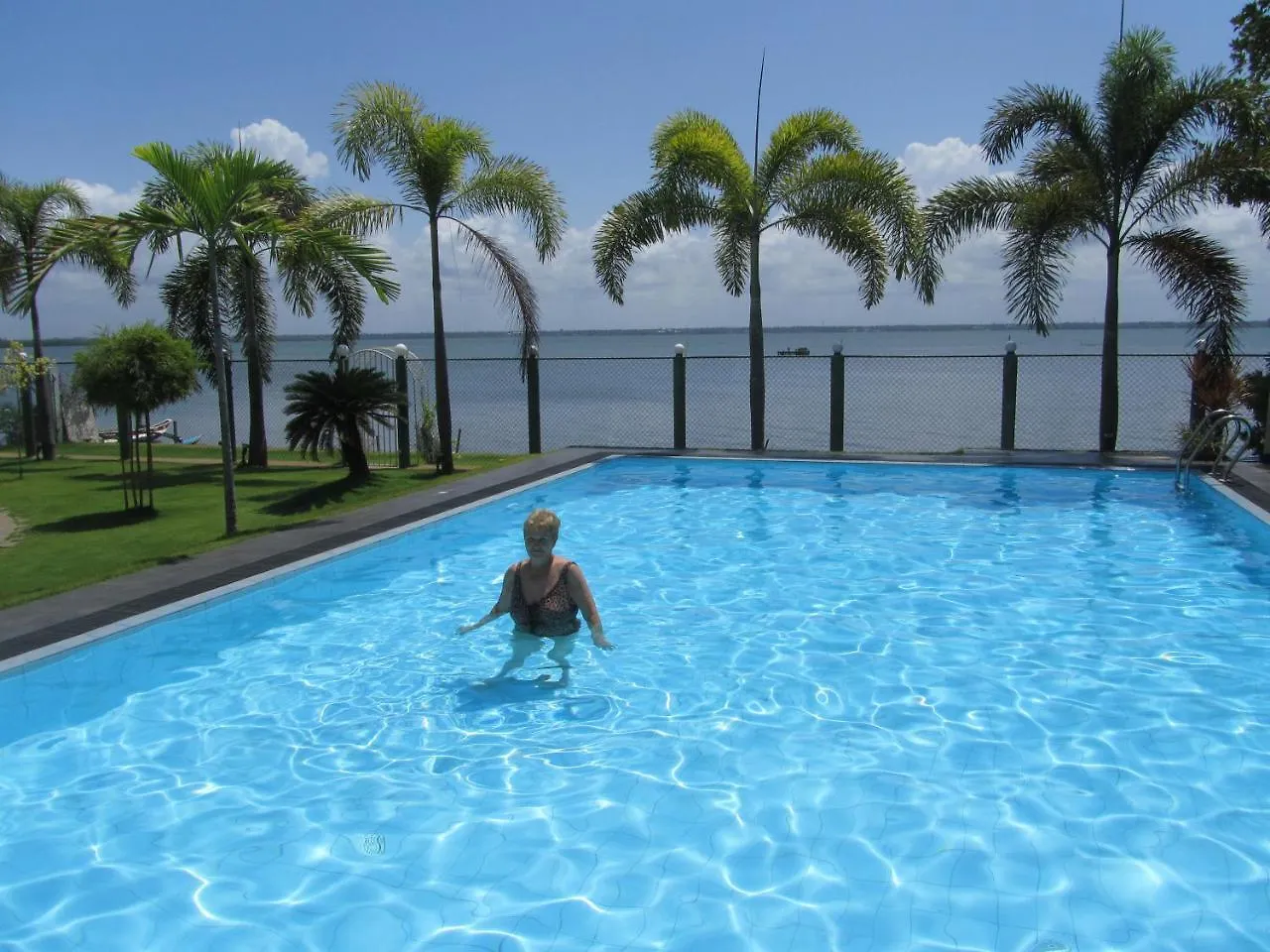 Rainbow Lagoon Villa Negombo